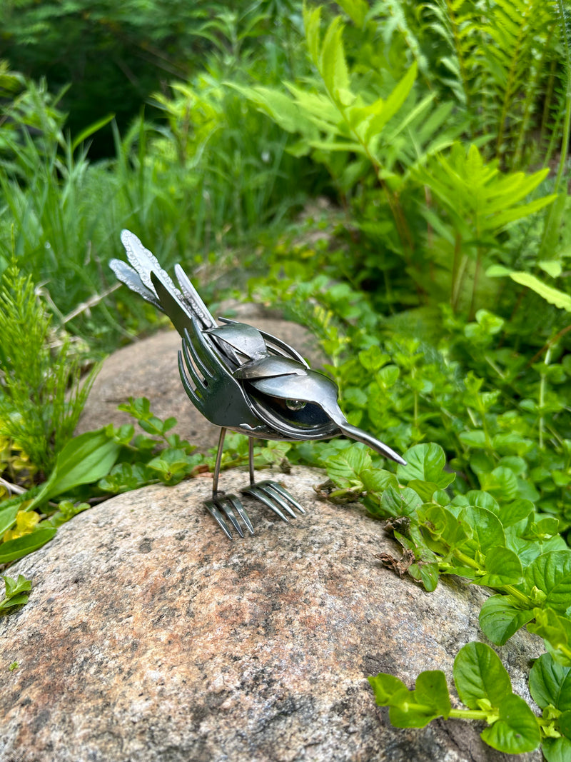 Sculpture d'oiseau en métal - couverts recyclés