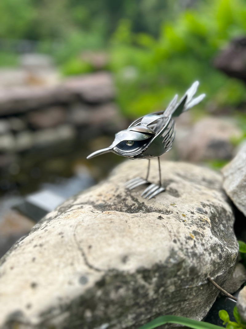 Sculpture d'oiseau en métal - couverts recyclés